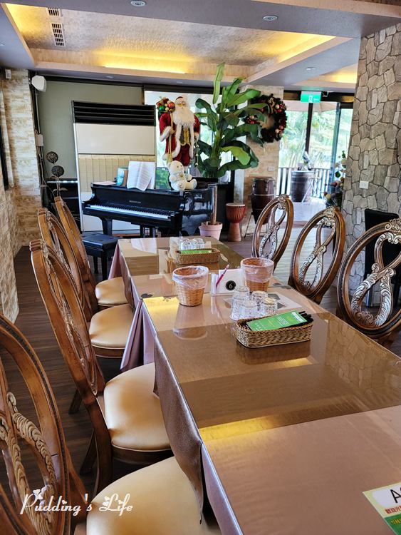 綠光水岸複合式餐廳-鋼琴