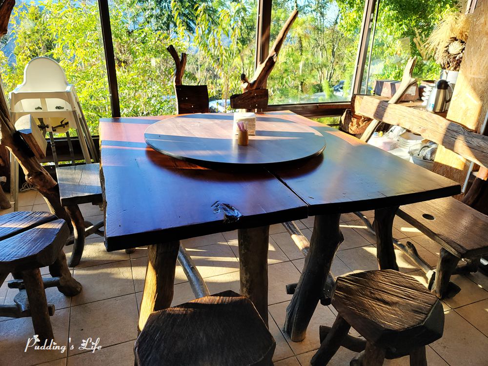 雲南十八怪景觀餐廳-轉盤合菜大木桌