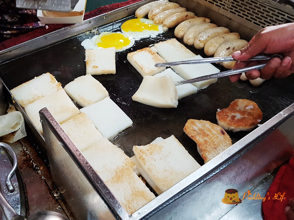 【台中美食】第二市場在地人必吃台灣味《王記菜頭粿糯米腸》老賴豆香紅茶
